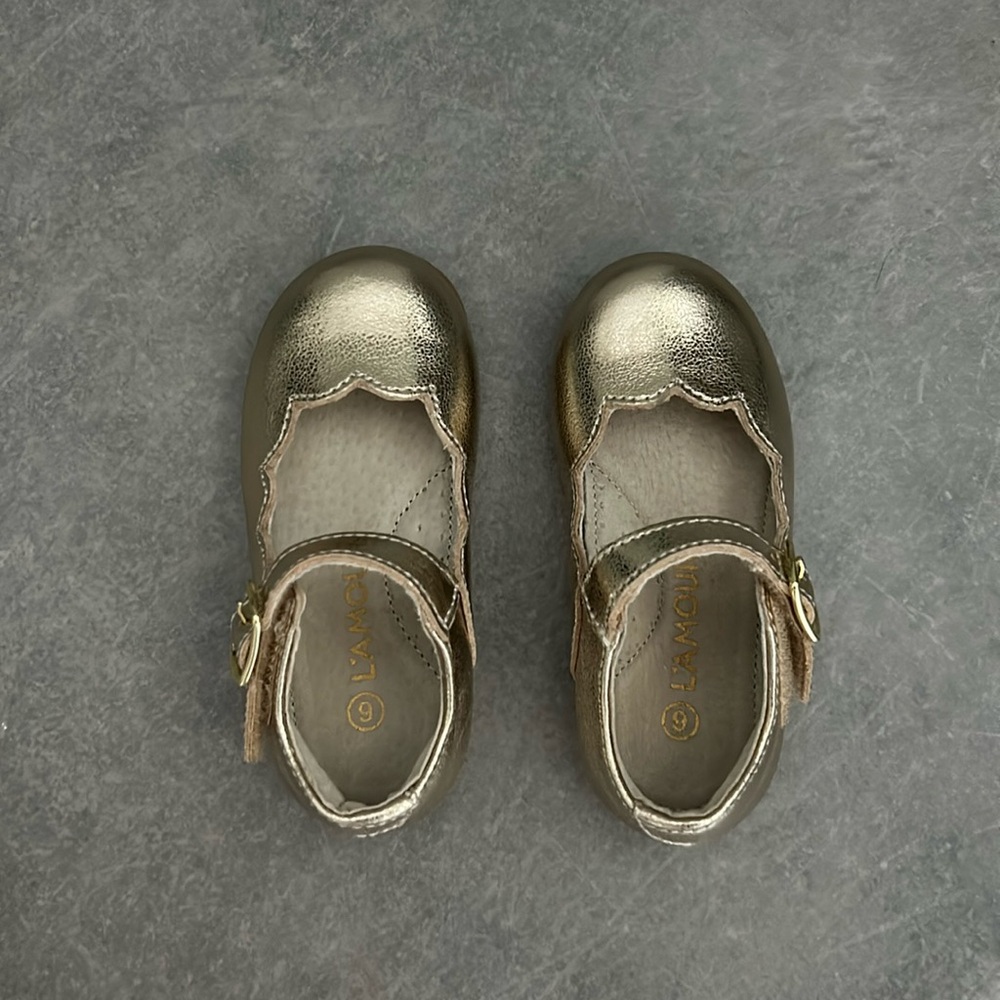 L'Amour Metallic Gold Scalloped Dress Shoes
